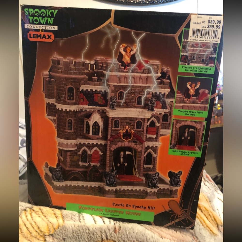 Lemax SpookyTown‎ Castle on Spooky Hill